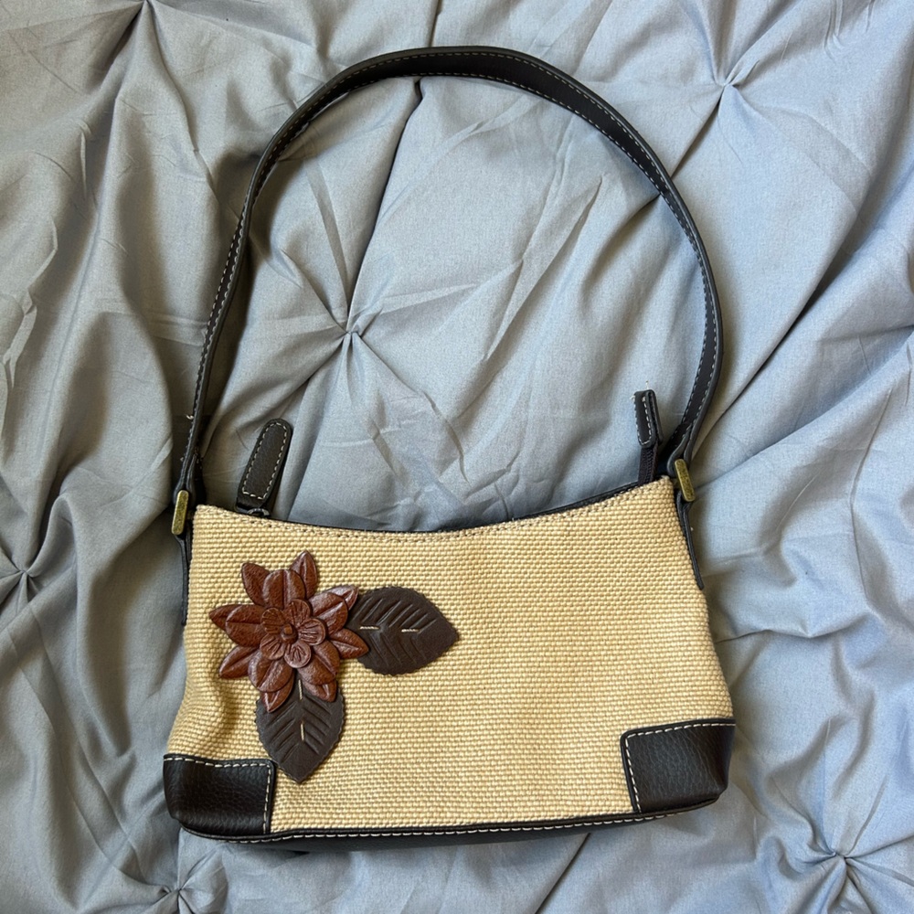 Liz Claiborne Shoulder Bag with Timeless Elegance